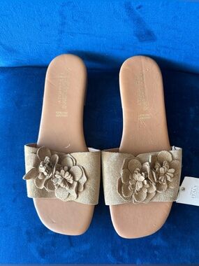 Women’s Floral Suede Slide Sandals in Tan